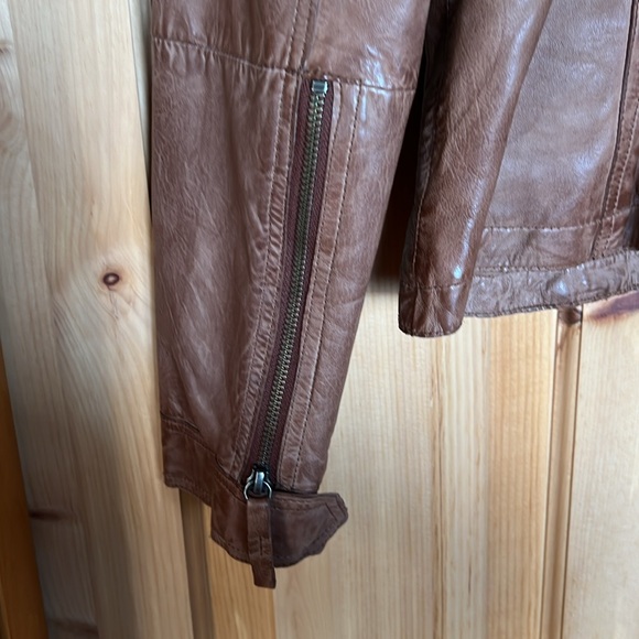 Buttery soft Danier leather jacket - Picture 3 of 4